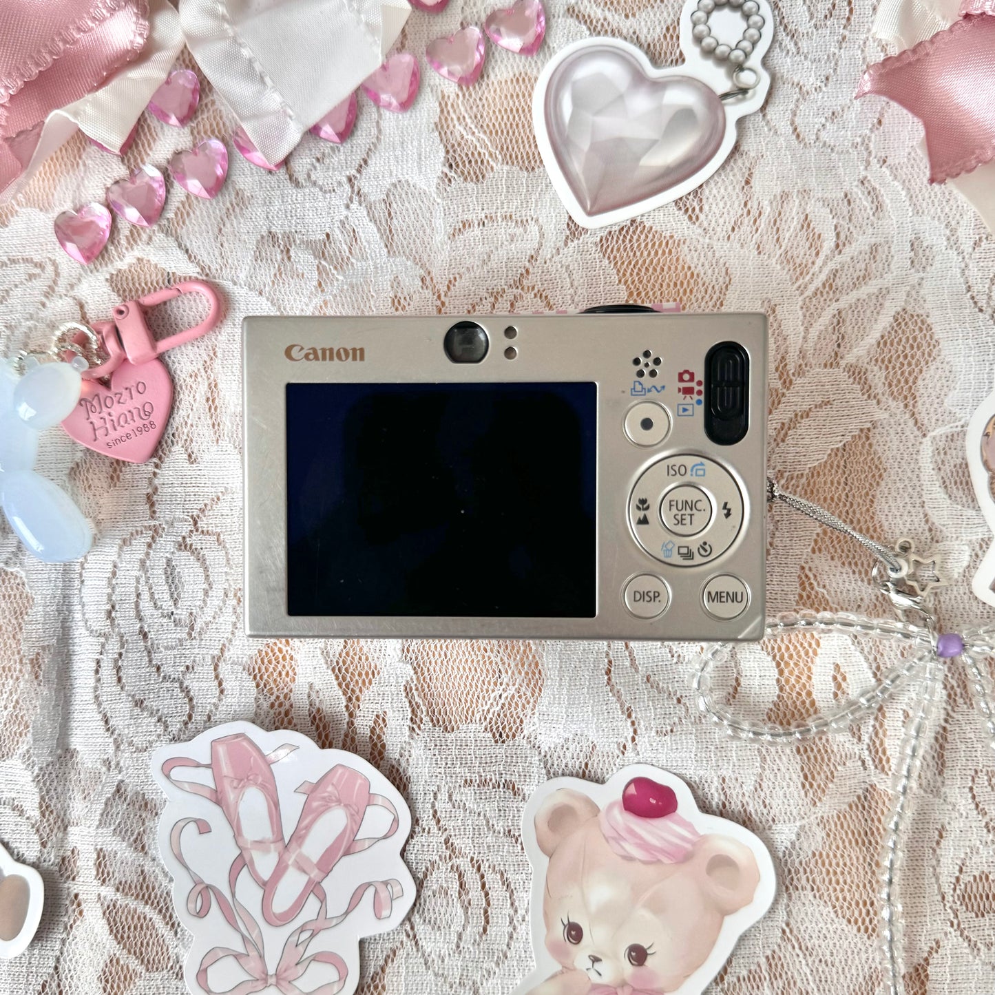 Canon IXUS 70 ~ 𝒮𝑒𝑒𝓃 𝑜𝓃 𝐵𝑒𝓁𝓁𝒶 𝐻𝒶𝒹𝒾𝒹 🎀